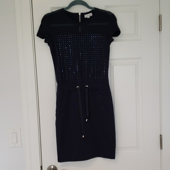 Very beautiful dress. - Picture 1 of 8